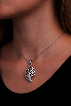 Stříbrný přívěsek LIST se zirkony